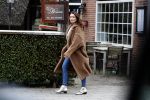 Blaricum 14 april 2018
Leontine Borsato wandelend in het centrum van Blaricum.