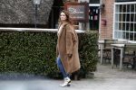 Blaricum 14 april 2018
Leontine Borsato wandelend in het centrum van Blaricum.