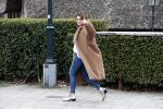 Blaricum 14 april 2018
Leontine Borsato wandelend in het centrum van Blaricum.