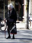 Amsterdam 16 april 2018
Marjan Berk met wandelstok op de beethovenstraat.
