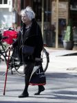 Amsterdam 16 april 2018
Marjan Berk met wandelstok op de beethovenstraat.