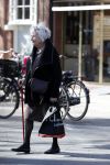 Amsterdam 16 april 2018
Marjan Berk met wandelstok op de beethovenstraat.