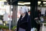 Amsterdam 16 april 2018
Marjan Berk met wandelstok op de beethovenstraat.