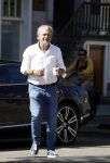 Amsterdam 5 mei 2018
Mark Teurlings brengt kopje koffie
