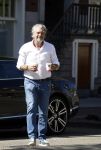 Amsterdam 5 mei 2018
Mark Teurlings brengt kopje koffie
