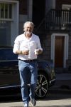 Amsterdam 5 mei 2018
Mark Teurlings brengt kopje koffie