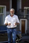 Amsterdam 5 mei 2018
Mark Teurlings brengt kopje koffie