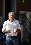 Amsterdam 5 mei 2018
Mark Teurlings brengt kopje koffie