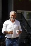 Amsterdam 5 mei 2018
Mark Teurlings brengt kopje koffie