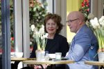 Amsterdam  17 april 2018
Neelie Kroes met een man op terras en op straat op de cornelis schuytstraat