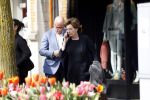 Amsterdam  17 april 2018
Neelie Kroes met een man op terras en op straat op de cornelis schuytstraat