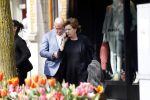 Amsterdam  17 april 2018
Neelie Kroes met een man op terras en op straat op de cornelis schuytstraat