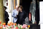 Amsterdam  17 april 2018
Neelie Kroes met een man op terras en op straat op de cornelis schuytstraat