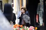 Amsterdam  17 april 2018
Neelie Kroes met een man op terras en op straat op de cornelis schuytstraat