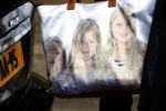 Amsterdam 24 september 2018
Diner met oa Koningin Maxima Prinses Beatrix en Prinses Margriet in het paleis op de dam. Tas met foto erop van Prinses Amalia Ariane en Alexia