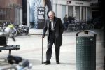 Amsterdam 7 april 2018
Schrijver Remco Campert met wandelstok in Amsterdam zuid.