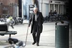 Amsterdam 7 april 2018
Schrijver Remco Campert met wandelstok in Amsterdam zuid.