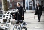 Amsterdam 7 april 2018
Schrijver Remco Campert met wandelstok in Amsterdam zuid.