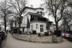 Hamburg 13 april 2018
Sylvie Meis viert haar 40e verjaardag oa met haar vader en moeder en haar broer Daniel. Ze gingen smiddags lunchen in Restaurant Hennyâ€™s en s avonds was het feest in hotel Radisson Blue in Hamburg.