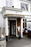 Hamburg 13 april 2018
Sylvie Meis viert haar 40e verjaardag oa met haar vader en moeder en haar broer Daniel. Ze gingen smiddags lunchen in Restaurant Hennyâ€™s en s avonds was het feest in hotel Radisson Blue in Hamburg.