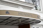 Hamburg 13 april 2018
Sylvie Meis viert haar 40e verjaardag oa met haar vader en moeder en haar broer Daniel. Ze gingen smiddags lunchen in Restaurant Hennyâ€™s en s avonds was het feest in hotel Radisson Blue in Hamburg.