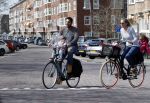 Amsterdam 7 april 2018
Richy Brown met vriendin en kinderen op de fiets.