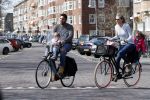 Amsterdam 7 april 2018
Richy Brown met vriendin en kinderen op de fiets.