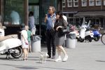 Amsterdam 22 april 2018
Robert ten Brink zijn vrouw Roos en hun kleinzoon eten ijsje