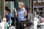 Amsterdam 22 april 2018
Robert ten Brink zijn vrouw Roos en hun kleinzoon eten ijsje