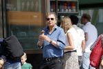 Amsterdam 22 april 2018
Robert ten Brink zijn vrouw Roos en hun kleinzoon eten ijsje