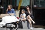 Amsterdam 22 april 2018
Robert ten Brink zijn vrouw Roos en hun kleinzoon eten ijsje