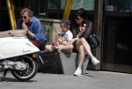 Amsterdam 22 april 2018
Robert ten Brink zijn vrouw Roos en hun kleinzoon eten ijsje