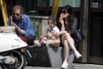 Amsterdam 22 april 2018
Robert ten Brink zijn vrouw Roos en hun kleinzoon eten ijsje