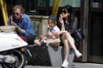 Amsterdam 22 april 2018
Robert ten Brink zijn vrouw Roos en hun kleinzoon eten ijsje