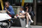 Amsterdam 22 april 2018
Robert ten Brink zijn vrouw Roos en hun kleinzoon eten ijsje