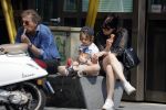 Amsterdam 22 april 2018
Robert ten Brink zijn vrouw Roos en hun kleinzoon eten ijsje