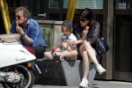 Amsterdam 22 april 2018
Robert ten Brink zijn vrouw Roos en hun kleinzoon eten ijsje