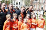 Groningen 27 april 2018
Koningsdag in Groningen met Koning Willem Alexander Koningin Maxima prinses Amalia Arian Alexia . Verder ook aanwezig Prins Maurits Prinses Marilene Prins Bernhard Prinses Annette Prins Floris Prinses Aimee en prins Pieter Christiaan. Ronald Koeman
