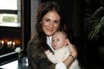 Amsterdam 16 april 2018
Boekpresentatie Fajah Lourens in het conservatorium Hotel. Saar Koningsberger met baby