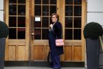 Hamburg 13 april 2018
Sylvie Meis viert haar 40e verjaardag oa met haar vader en moeder en haar broer Daniel. Ze gingen smiddags lunchen in Restaurant Daniel en s avonds was het feest in hotel Radisson Blue in Hamburg. Medium Sarina Bruens