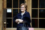 Hamburg 13 april 2018
Sylvie Meis viert haar 40e verjaardag oa met haar vader en moeder en haar broer Daniel. Ze gingen smiddags lunchen in Restaurant Daniel en s avonds was het feest in hotel Radisson Blue in Hamburg. Medium Sarina Bruens