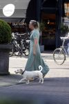 Amsterdam 19 april 2018
Saskia Noort met hondje op straat in Amsterdam zuid