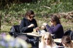Amsterdam 7 april 2018
Susan Visser met vriendin en hondje in het Vondelpark