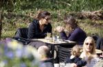Amsterdam 7 april 2018
Susan Visser met vriendin en hondje in het Vondelpark