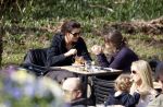 Amsterdam 7 april 2018
Susan Visser met vriendin en hondje in het Vondelpark