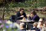 Amsterdam 7 april 2018
Susan Visser met vriendin en hondje in het Vondelpark