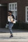 Amsterdam 22 april 2018
Susan Visser brengt oud papier weg.