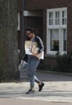 Amsterdam 22 april 2018
Susan Visser brengt oud papier weg.