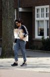Amsterdam 22 april 2018
Susan Visser brengt oud papier weg.