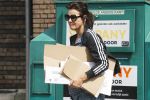 Amsterdam 22 april 2018
Susan Visser brengt oud papier weg.